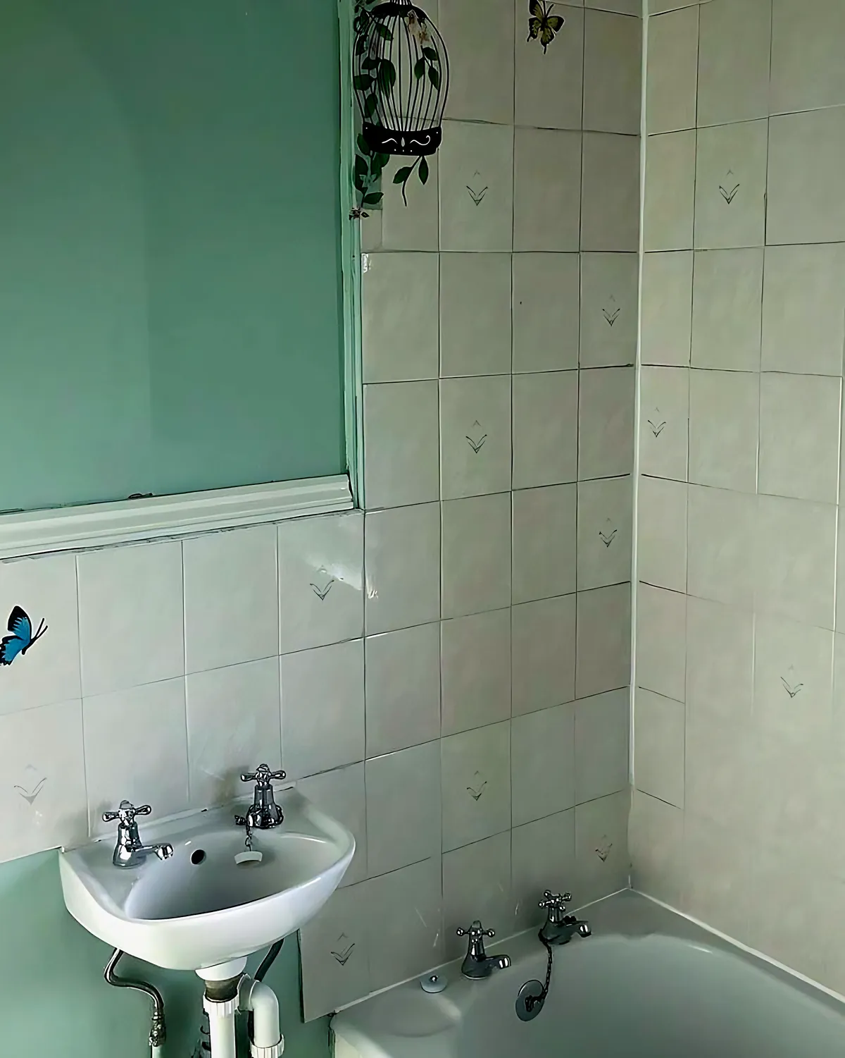 Family bathroom before renovation